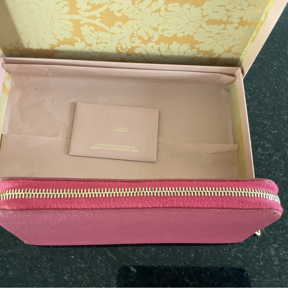 ❌SOLD. Miu Miu Zippy Raspberry Wallet - Picture 5 of 11